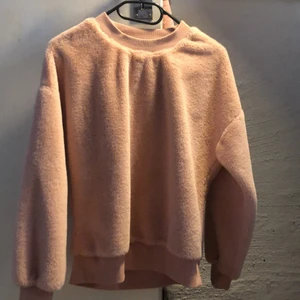 En fluffig tröja💕 - En jätte fin fluffig tröja i färgen rosa 💕