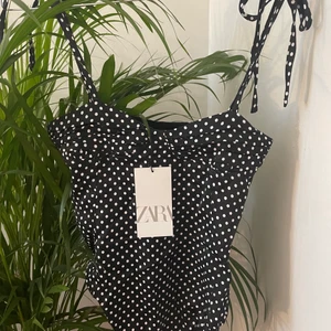 Oanvänd korsettbody  - En helt oanvänd samt slutsåld ”korsettliknande” body från ZARA. Passar inte mig då den är lite mindre i kuporna! 