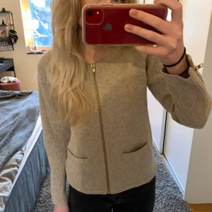 Kofta med fickor - Snygg kofta men fickor från Filippa K💕