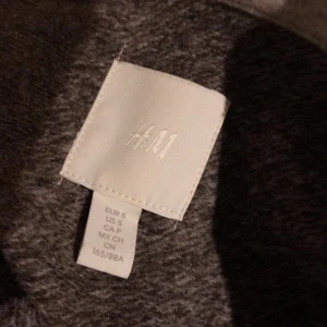 Brun/vit rutig rock, storlek S - En jättefin rock som jag aldrig använt, endast testat. Så den är så gott som ny.  Den är skön och mat får plats med att ha en tjock tröja under. Säljer för att jag inte använder den😊💗