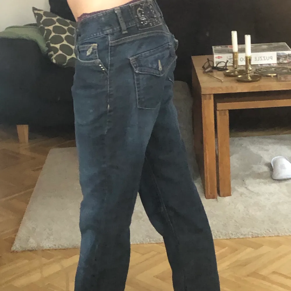 Jätte fina y2k jeans mer coola bakfickor, knappt använda 💕. Jeans & Byxor.