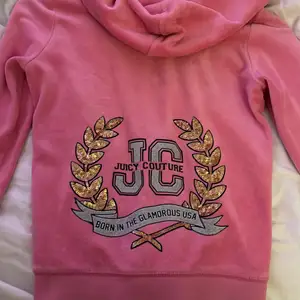 Jättesöt rosa juicy couture hoodie i storlek xxs/xs, limited edition från Dubai. Sälj pga att den inte kommer till användning längre