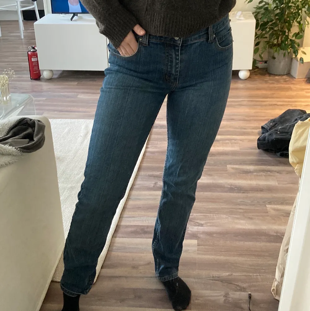 Lågmidjade jeans från Cheap Monday. Ganska stretchiga 😍 Storlek 31x32 men passar mig som har S. Jeans & Byxor.