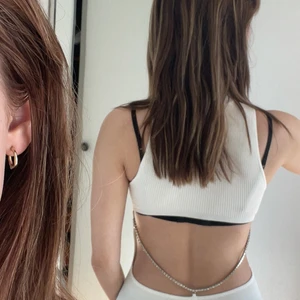 2000s klänning - Säljer denna galet snygga klänning med diamantdetaljer i ryggen. Galet snygg till svarta boots. Lappen är fortfarande kvar då den tyvärr aldrig använts. Frakt tillkommer 🥰❤️