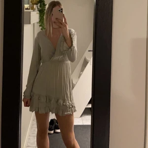 Klänning - Super fin klänning! Storlek 36 men passar även 34