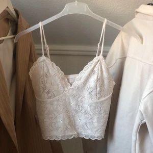 Topp  - Söt topp från #ginatricot som jag använd 1 gång! I nyskick! Storlek S, går att justera vid banden! #topp #zara #hm #sommar kan fraktas & mötas i malmö/Arlöv/Lund