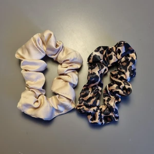 Scrunchies - 2 scrunchies för 15 kr. Eller en för 10 kr. Frakten är 12kr