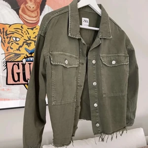 Jacka - Säljer denna snygga och populära jackan från Zara då den inte kommer till användning.💞(Lånad första bild)                  BUD PÅ 540kr exk frakt