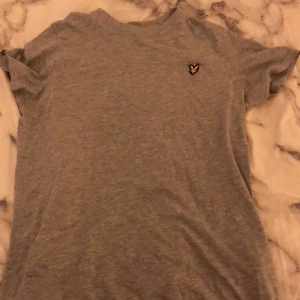 t shirt - säljer denna tröja super fin men kommer inte till användning 