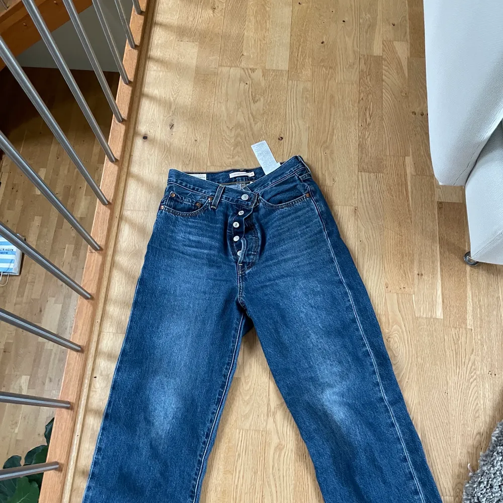 Levis jeans i storlek 28! . Jeans & Byxor.