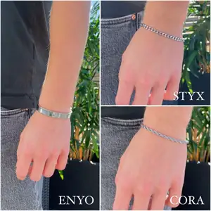 Justerbara armband i stainless steel!                                   Cora & Styx = 89kr/st.                                                        Enyo = 99kr/st.                                                                           Fri frakt vid köp av 3st (gäller även på de ringar vi säljer).                                                                    Instagram : @olympia.rings🌟
