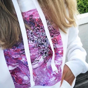 Flowergirl hoodie  - Säljer nu min fina flowergirl hoodie från thecoolelephant eftersom den inte kommer till så mycket användning. Den är i bra skick och bara använd några få gånger. 