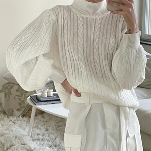 Öppen rygg - Så fin stickad tröja med öppen rygg