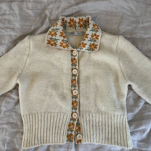 Kofta från Zara - Världens sötaste kofta!! Passar XS/S! Superfin till våren.