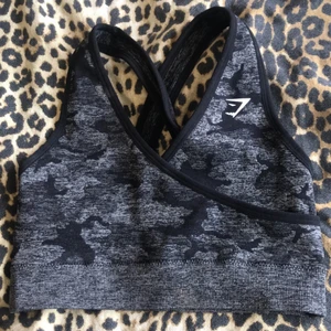 Gymshark topp strl S, 150kr.  - Gymshark topp strl S, 150kr. 
