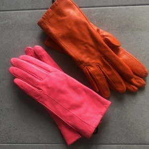 Skinnhandskar  - Skinnhandskar 200kr st eller högstbjudande 💜🧡💖 storlek 7  Orange är slutsålt🤍