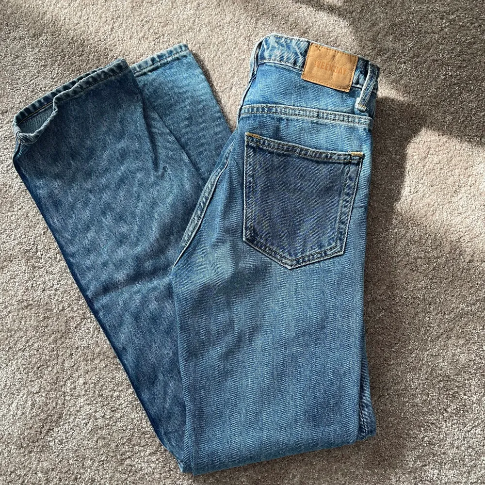 De absoluta favoritjeansen i min garderob i två år från weekday. Nu är de tyvärr alldeles för små:/ frakt tillkommer. Jeans & Byxor.
