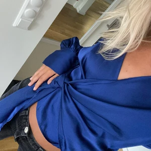 Mörkblå blus - Jättefin mörkblå blus från zara🌊