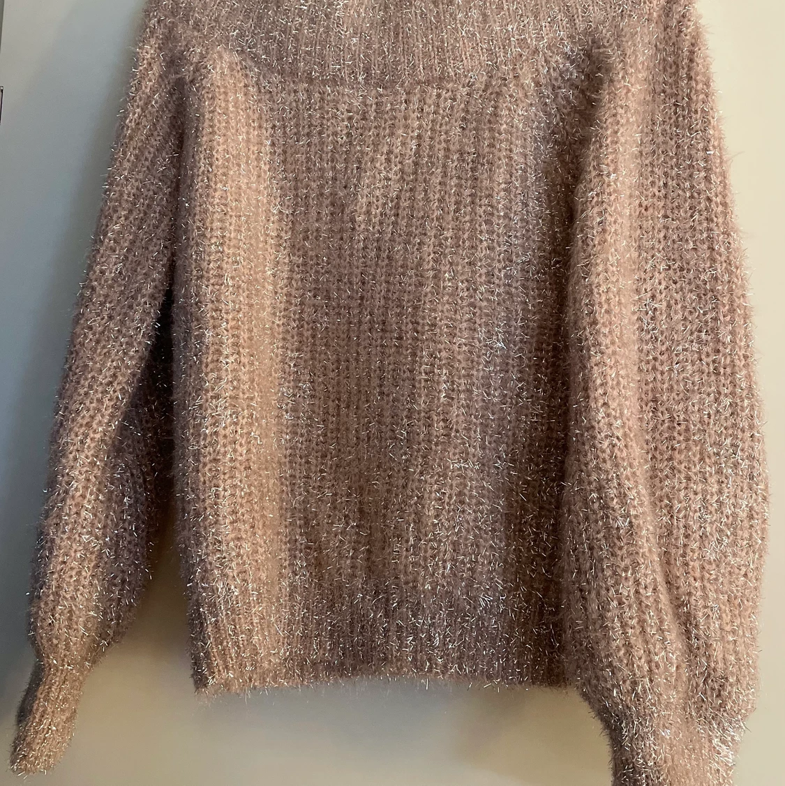 Off-shoulder glittrig tröja - 90