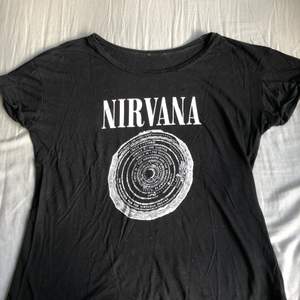 Väl använd Nirvana tröja i storlek S.