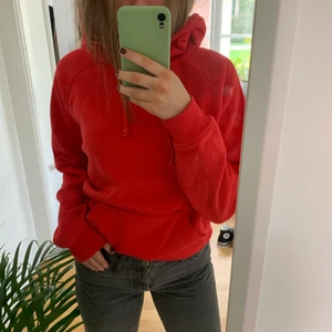 Hoodie - Mysig hoodie! Använd fåtal gånger så den i fint skick🥰 Storlek S men passar även XS.