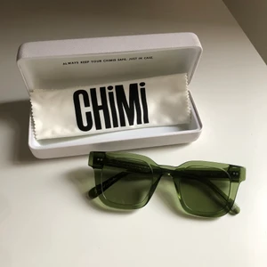 Chimi glasögon - Säljer nu mina chimis i modellen 004 Kiwi, väldigt fint skick med originalförpackning. Kan mötas upp i stockholm, annars står köparen för frakt✨