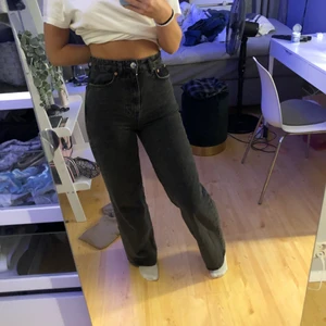 Jeans  - Säljer dessa jeans ifrån Gina!