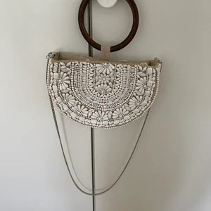 Väska Zara - Säljer min helt oanvända väska ifrån zara 💞  köparen står själv för frakten 😊