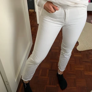 Vita jeans - Snygga jeans från zara i fint skick som är mycket sköna!