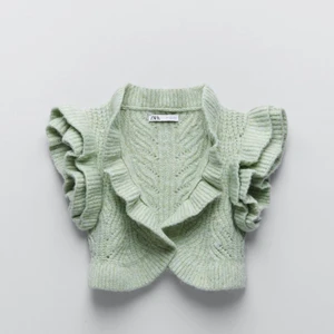 Kofta - Grön kofta från zara, aldrig använd. Original pris 299. Köparen står för frakten ❤️