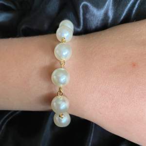 💜gold pearl bracelet  🌈25kr  🌈dm us if you are interested 💕  🌈pearls bought second hand❤️