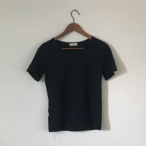 T-shirt - Svart t-shirt. Storlek S. Skicka gärna ett meddelande vid frågor! 