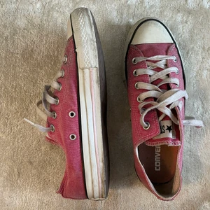 Convers  - Säljer dessa rosa convers, så snygga. 