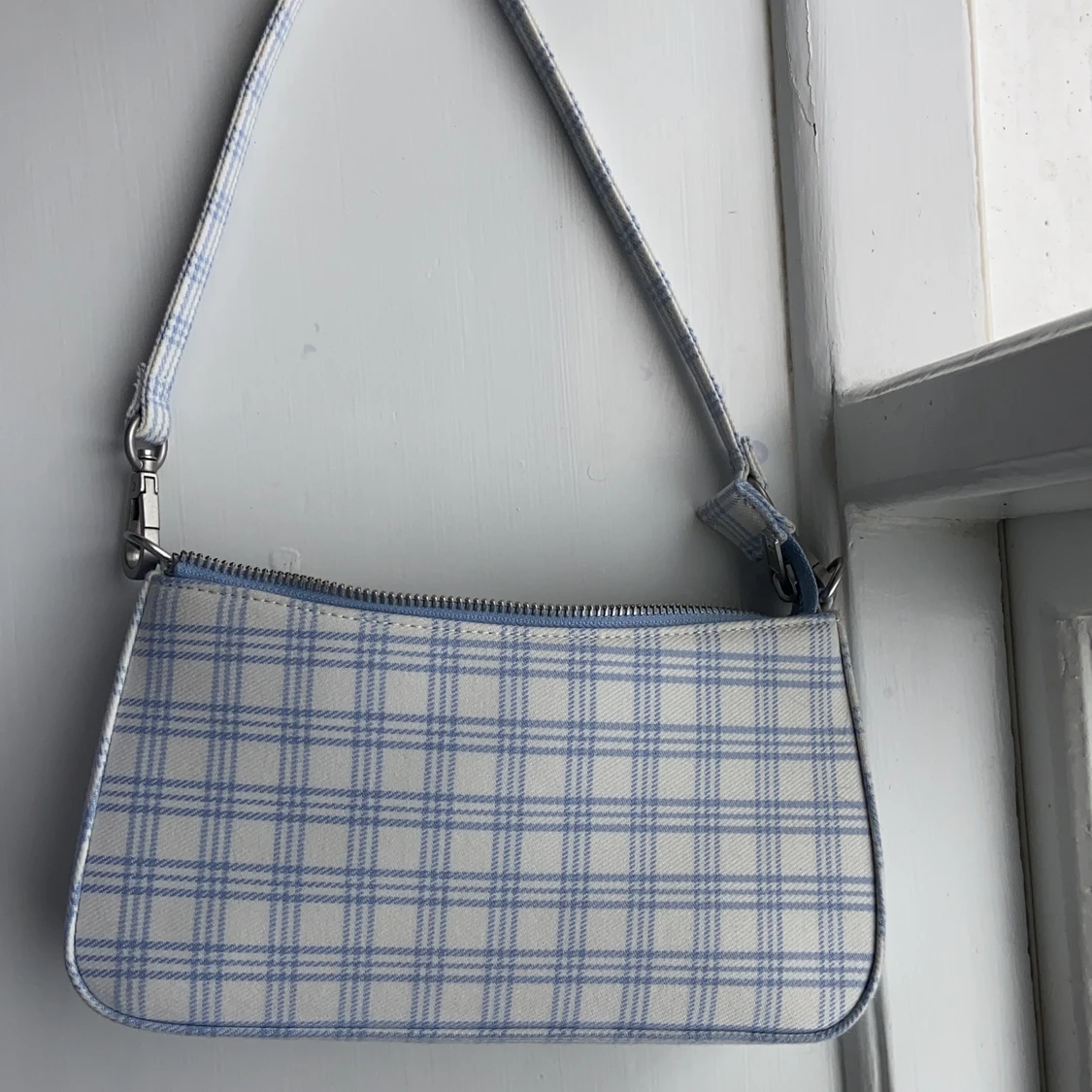 Blå rutig väska 