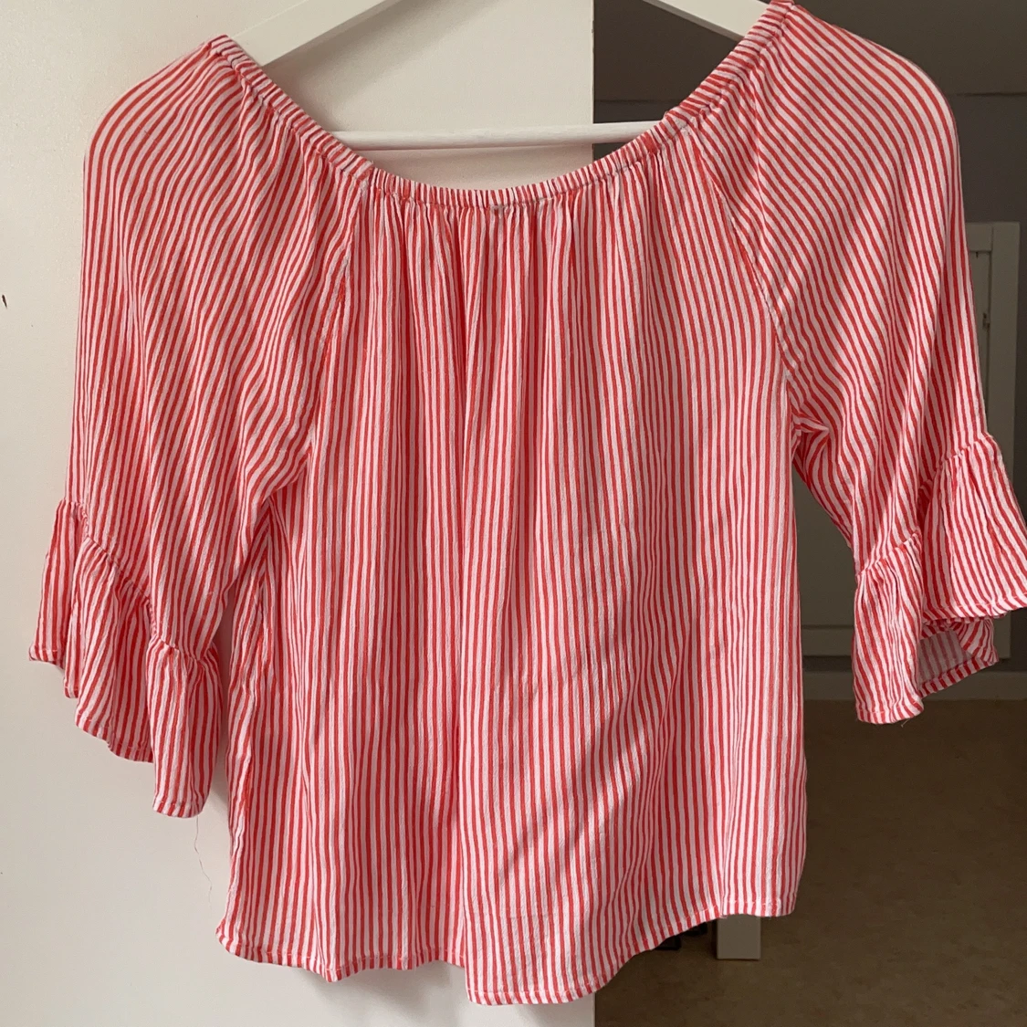 Röd randig topp. - 91