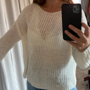 Chiquelle stickad vit tröja one size  - Stickad vit tröja aldrig använd, frakt priset varierar:)