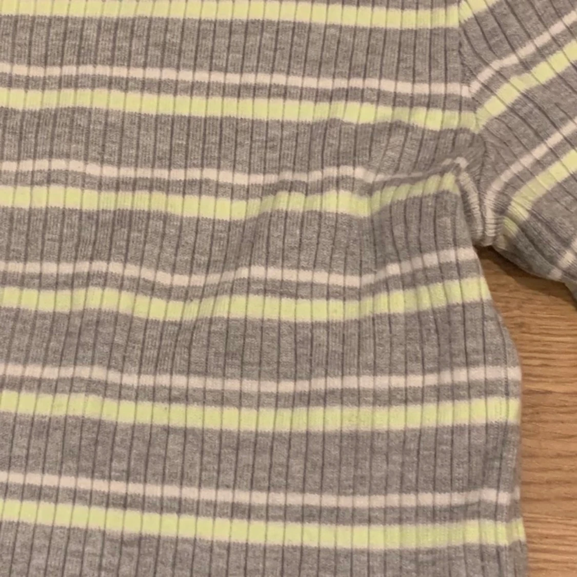 Tajt tröja strl S - 91