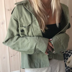 Jacka - Militär grön jacka! Jätte snygg Har för många jackor! Som nyskick. Köpt för 450❤️Stockholmsstil. Köp nu för 220