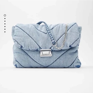 Zara väska - Säljer min zara väska i ljus jeans. Köparen står för frakten 💓 