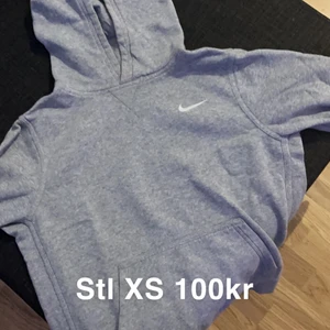 Nike Hoodie  - Nike hoodie köpt för 1 månad sen men aldrig använt. 