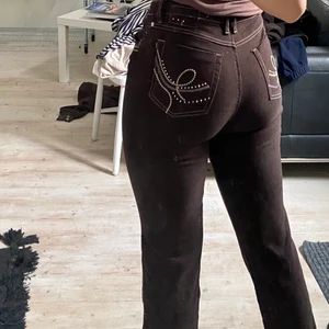 Bruna byxor - Skit snygga bruna byxor i storelk 38. I bra skick❤️