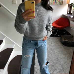 stickad tröja - Grå finstickad tröja från Mango säljs i bra skick! Stl. S. Pris. 200kr, frakt tillkommer