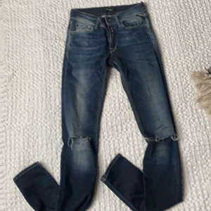 Replay jeans, storlek 24/32 - Snygga lågmidjade jeans från Replay. Stretchiga och väldigt sköna i fint skick. 