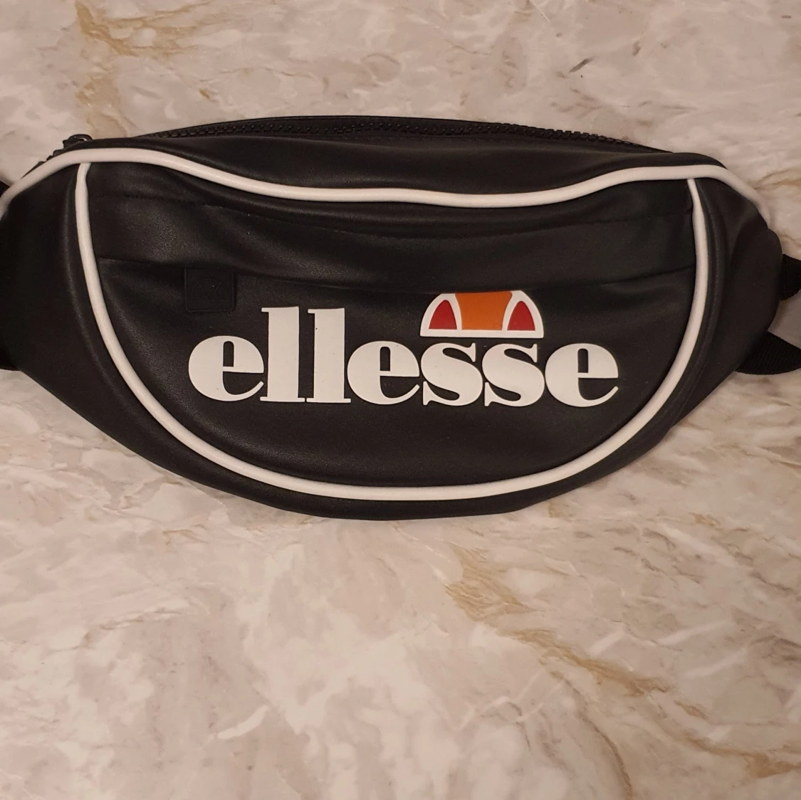 Ellesse midjeväska  - 46