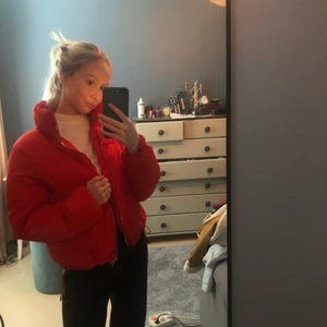 Vinterjacka från H&M - Storlek 34. Bara använd cirka 2 gånger. 