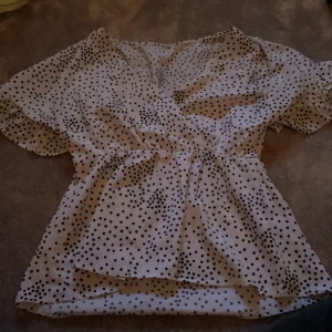 Prickig blus - Jättebra skick