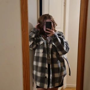 Jacka från nelly - Storlek 36, stor i storlek (jag är 160). Aldrig andvänt. Ny skick.