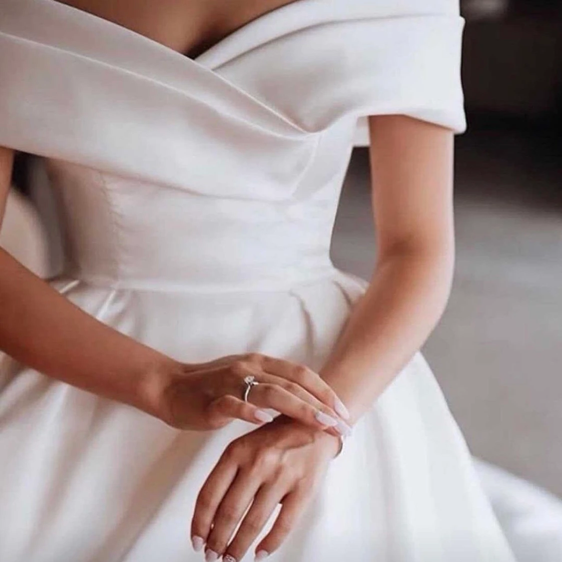 Bröllopsklänningen strl 38