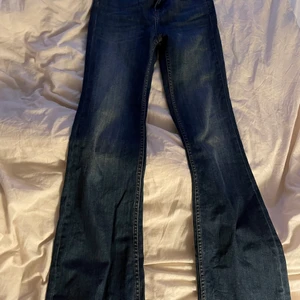 Midrise jeans - Säljer dessa trendiga midrise jeans. Som inte är använda mer än 10 gånger. Kontakta mig om du är intresserad❤️ 
