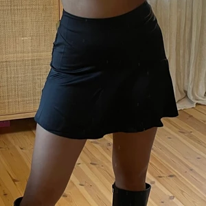 Svart minikjol - Ny kjol från Asos. Storlek 36. 